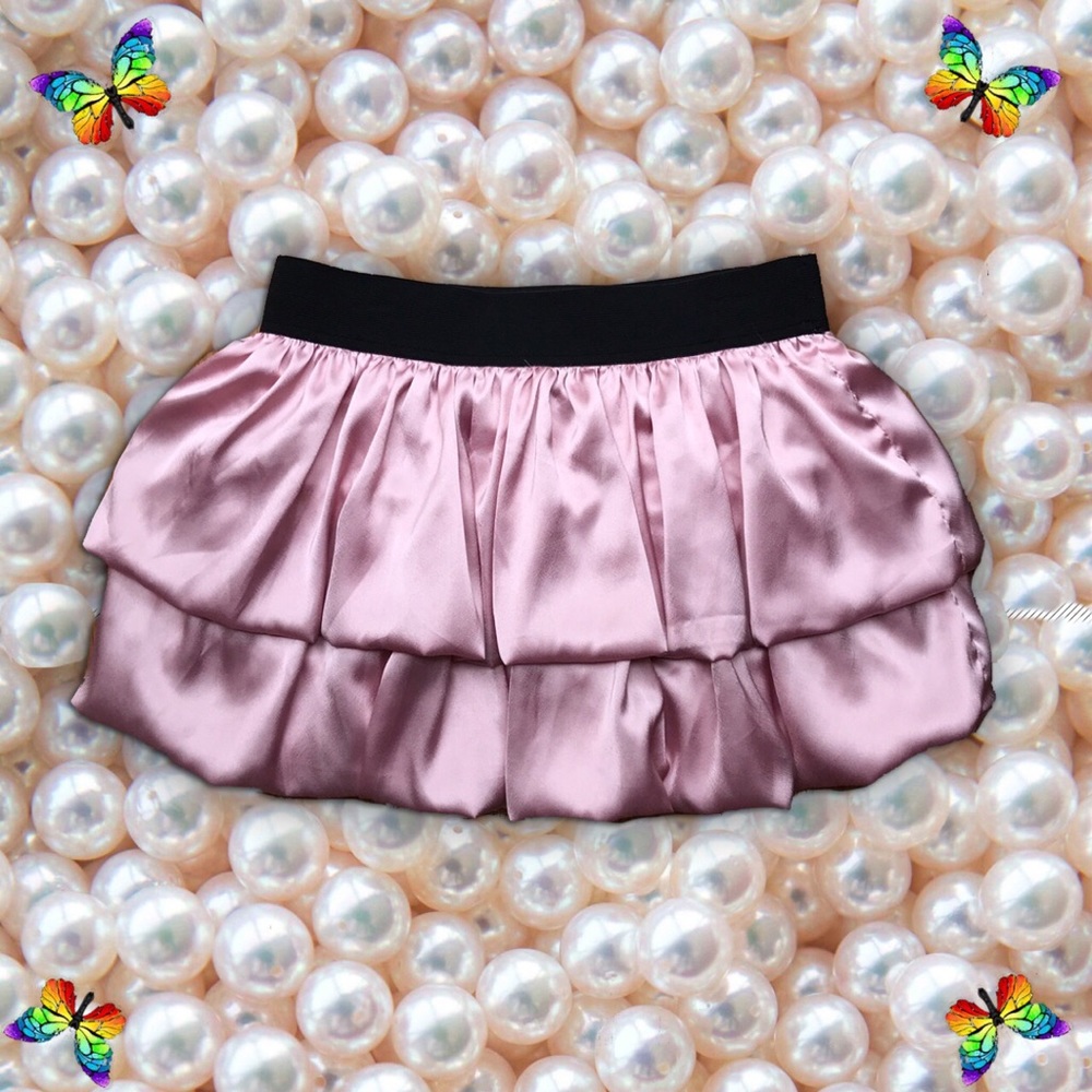 🎀🖤Satin/Silk Ruffled Pink Mini Skirt🖤🎀